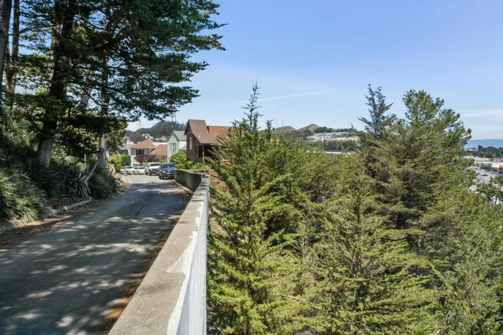 285 Edgehill Way San Francisco, CA 94127