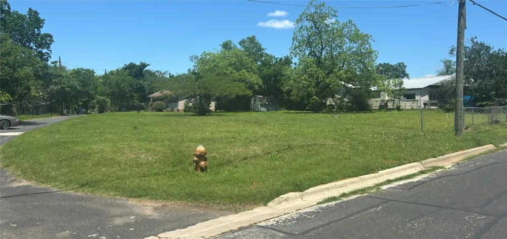 510 W Brenham Street Elgin, TX 78621