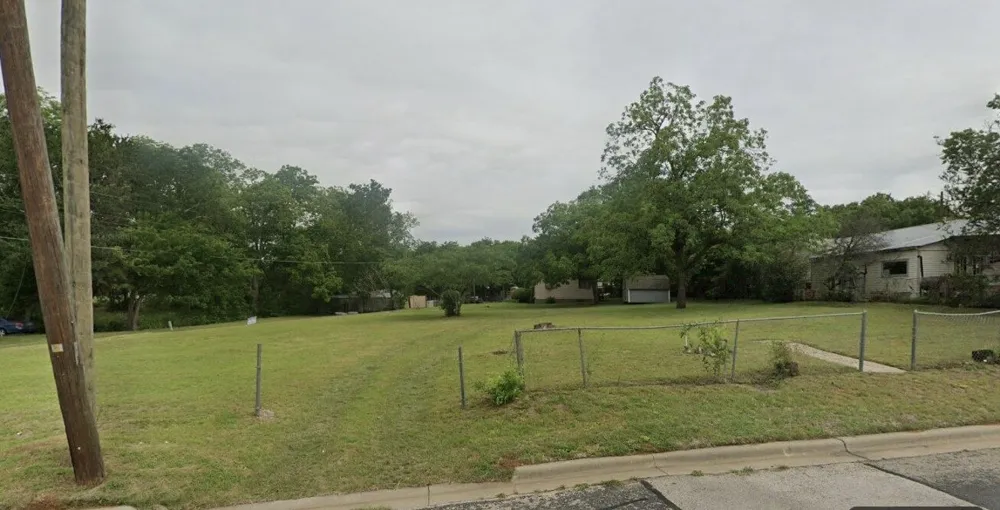 510 W Brenham Street Elgin, TX 78621
