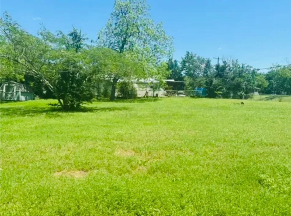 510 W Brenham Street Elgin, TX 78621