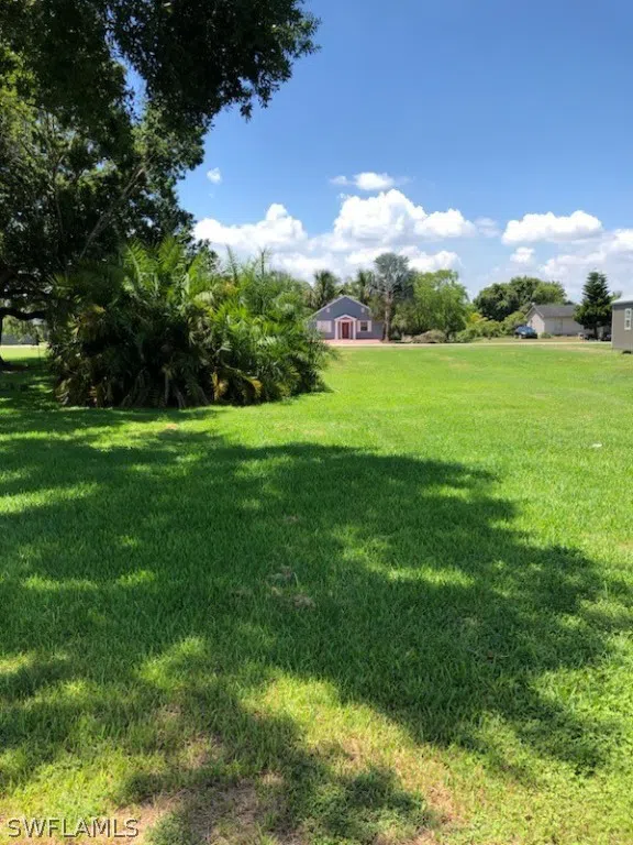 Avenue R SW Moore Haven, FL 33471
