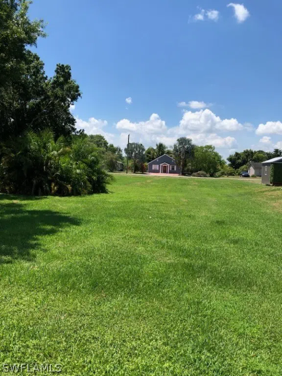 Avenue R SW Moore Haven, FL 33471