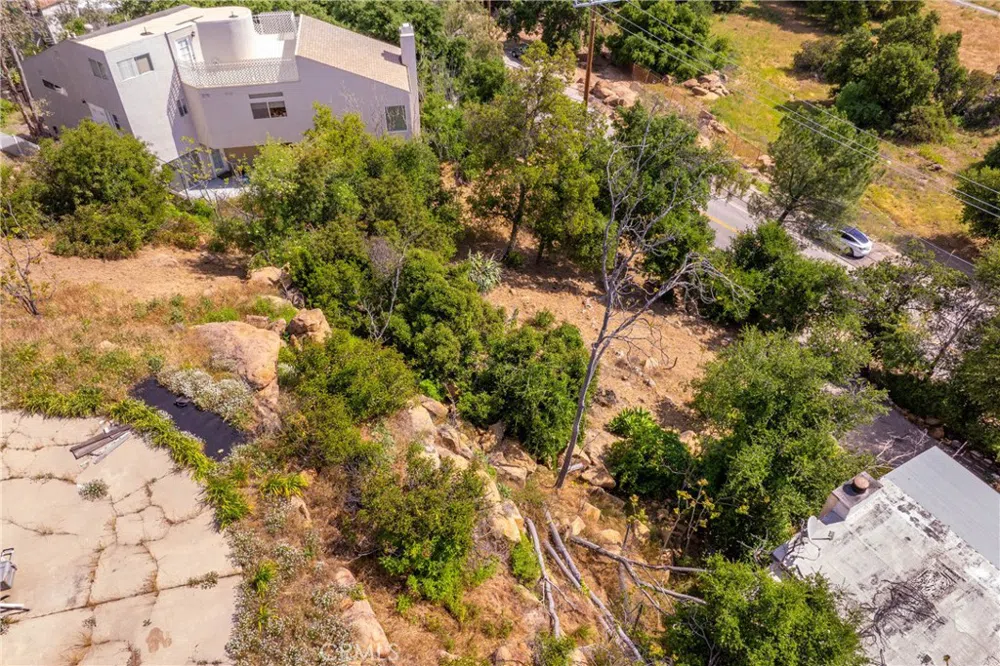 8657 VALLEY CIRCLE BOULEVARD West Hills, CA 91304
