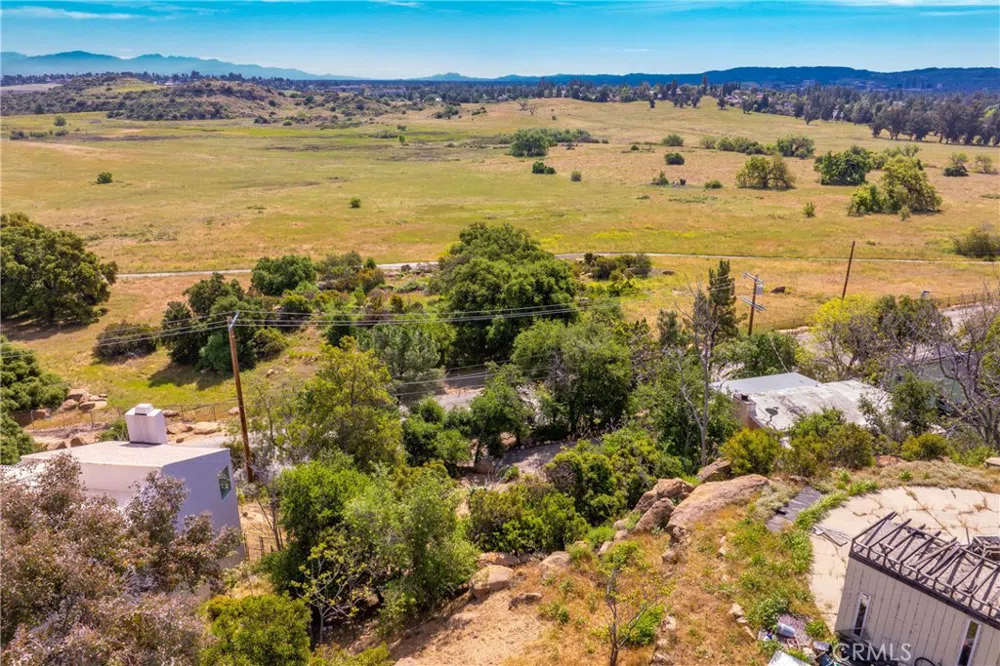 8657 VALLEY CIRCLE BOULEVARD West Hills, CA 91304