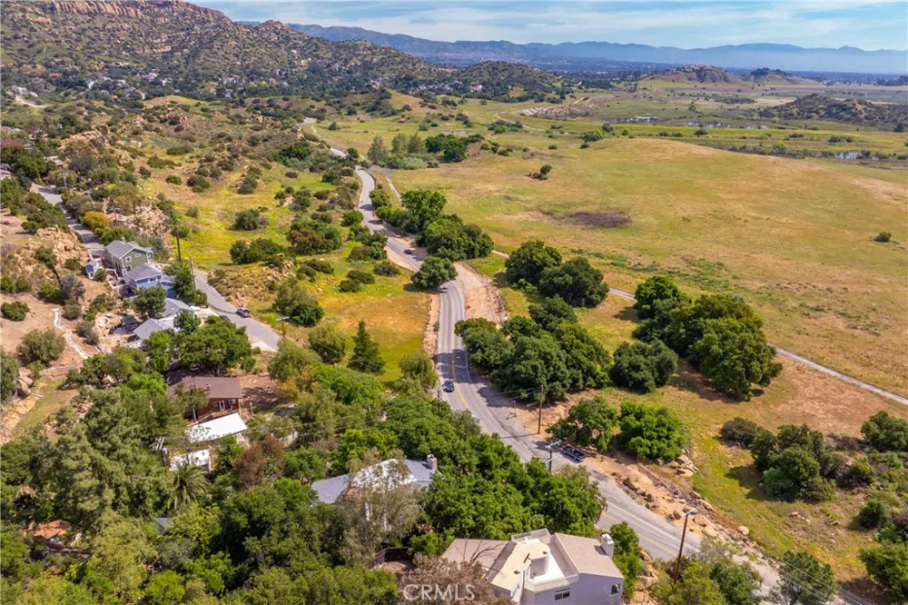 8657 VALLEY CIRCLE BOULEVARD West Hills, CA 91304