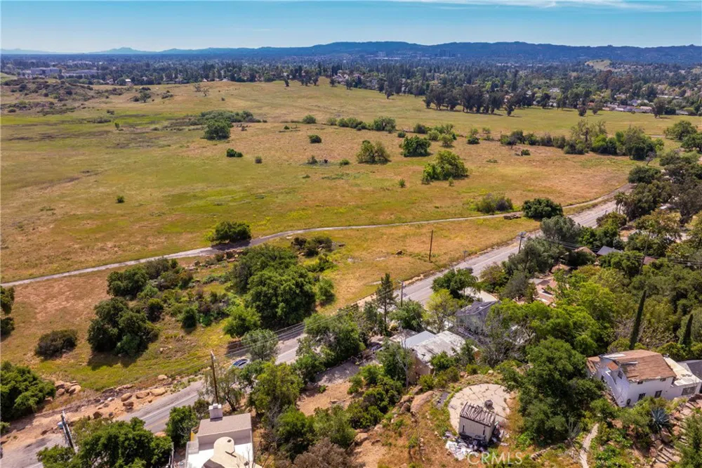 8657 VALLEY CIRCLE BOULEVARD West Hills, CA 91304