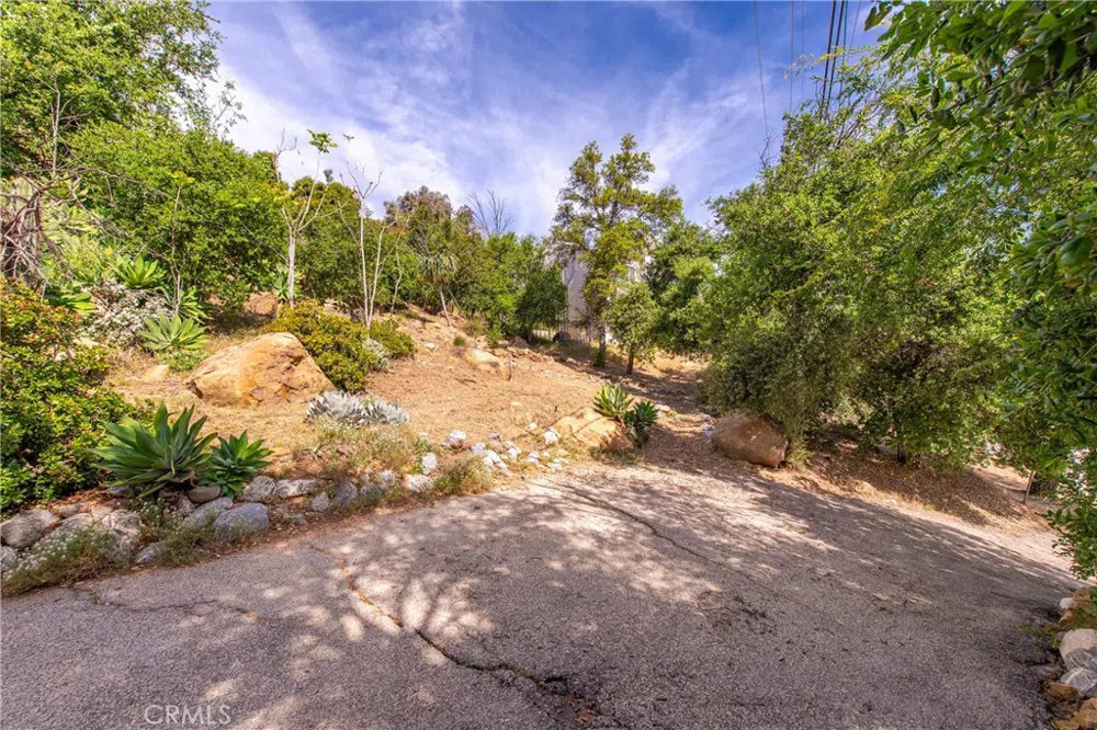 8657 VALLEY CIRCLE BOULEVARD West Hills, CA 91304
