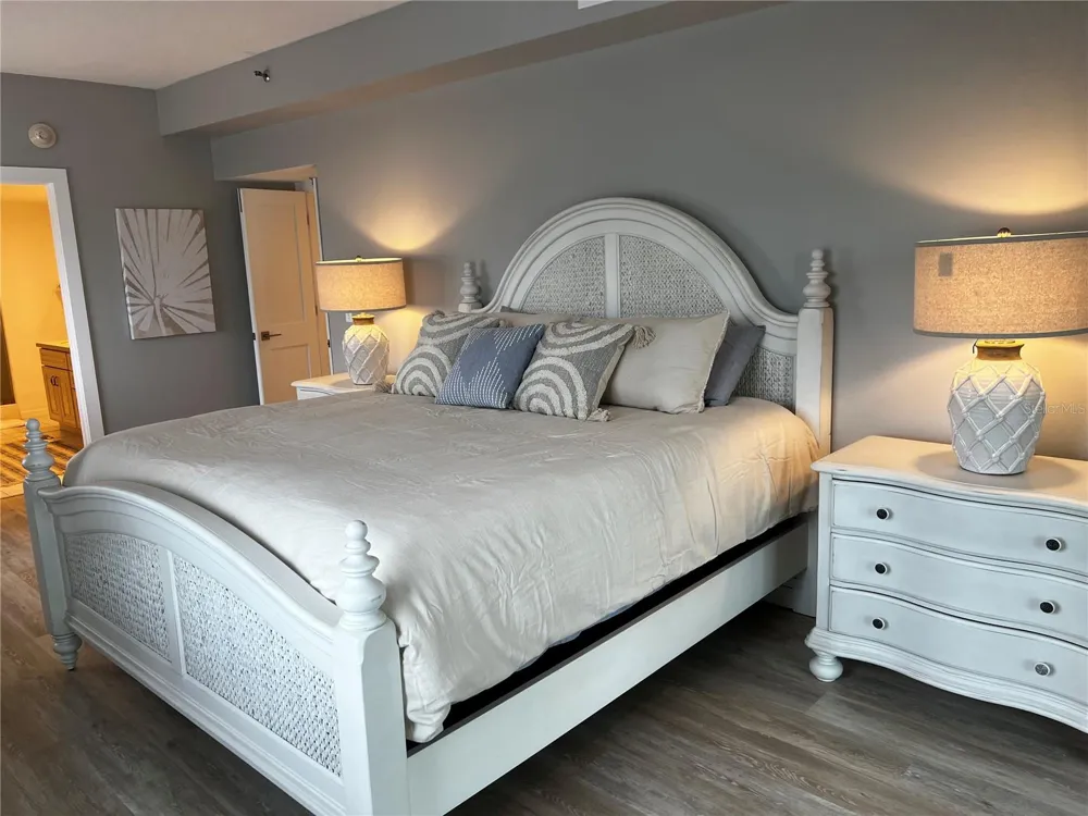 1465 GULF OF MEXICO DRIVE #504 Longboat Key, FL 34228