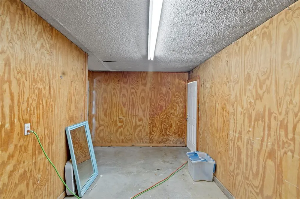 5716 287 Alvord, TX 76225