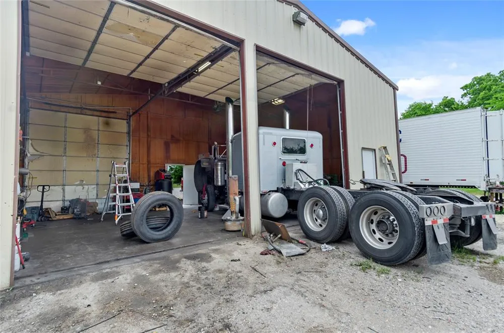 5716 287 Alvord, TX 76225