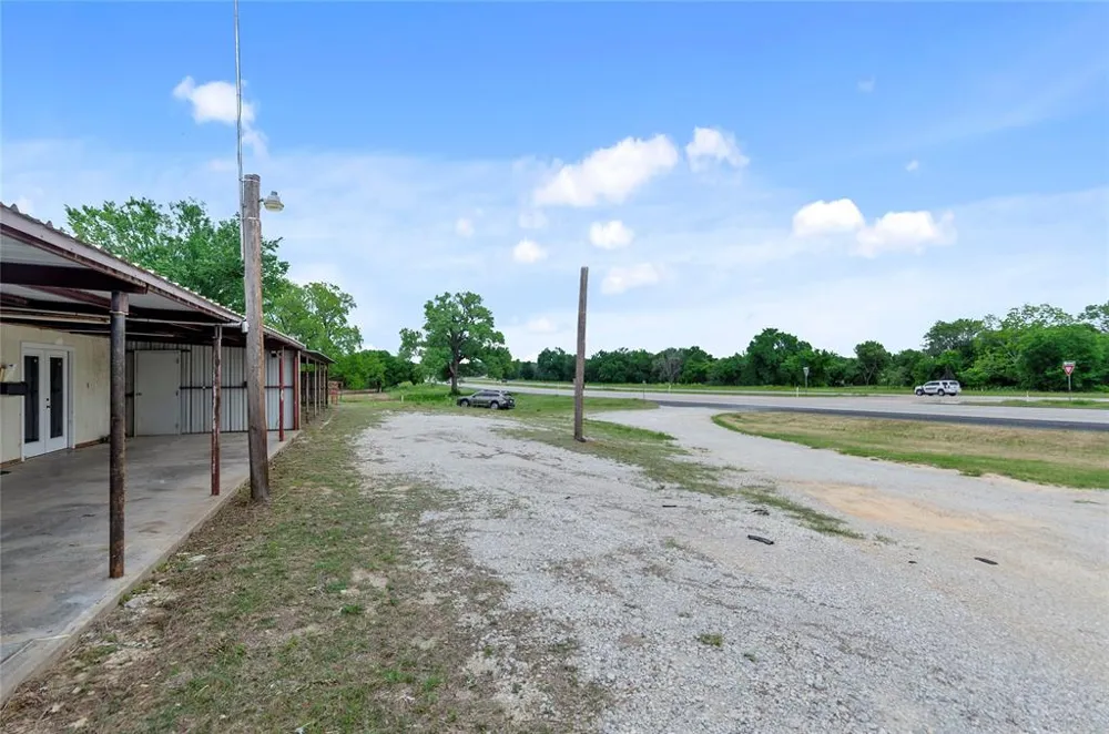 5716 287 Alvord, TX 76225