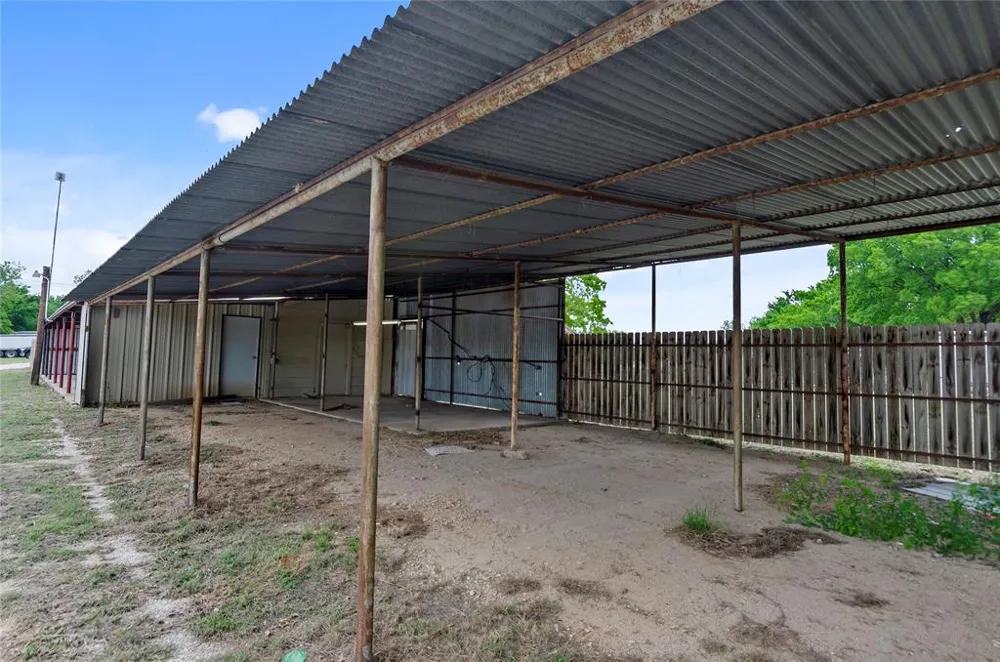 5716 287 Alvord, TX 76225