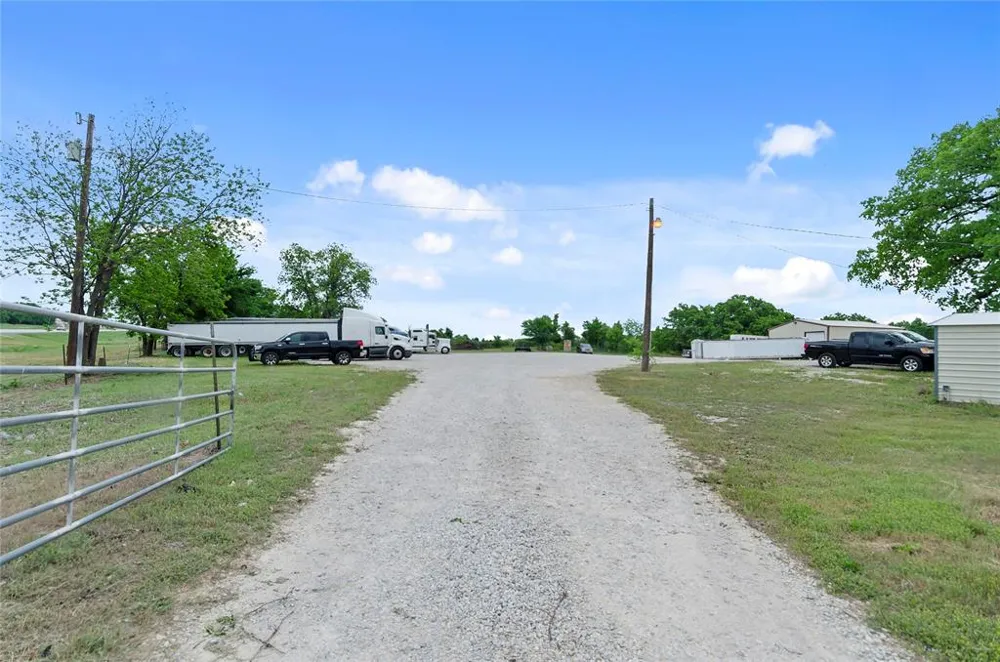 5716 287 Alvord, TX 76225