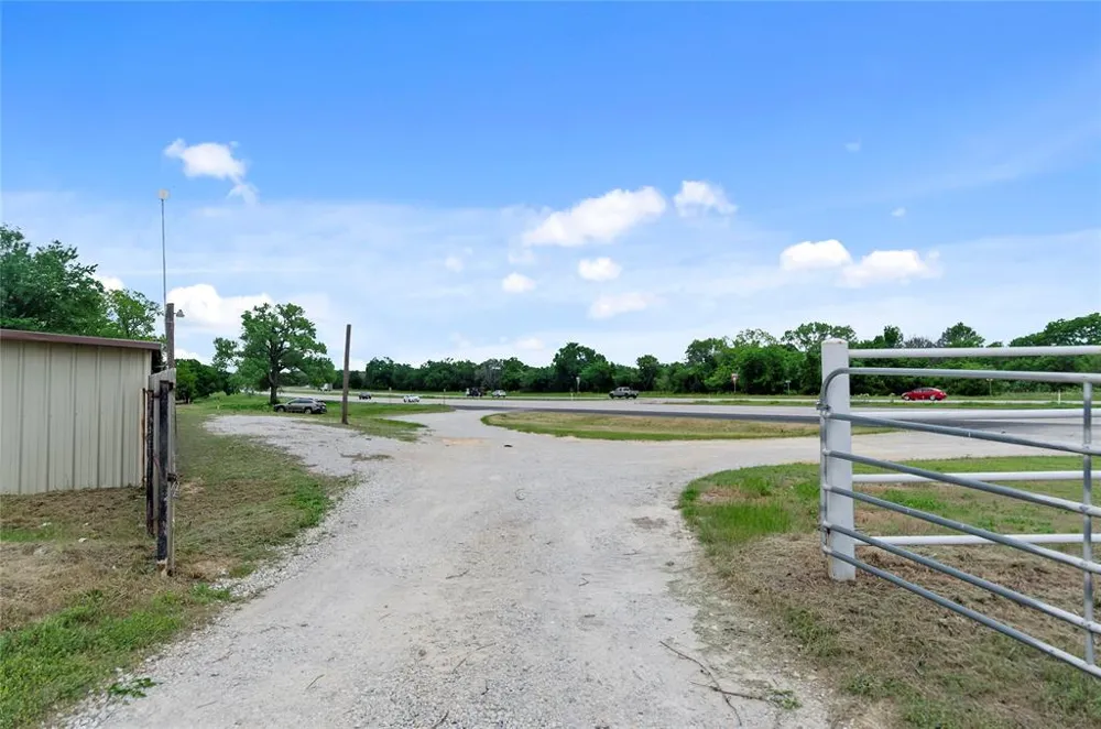 5716 287 Alvord, TX 76225