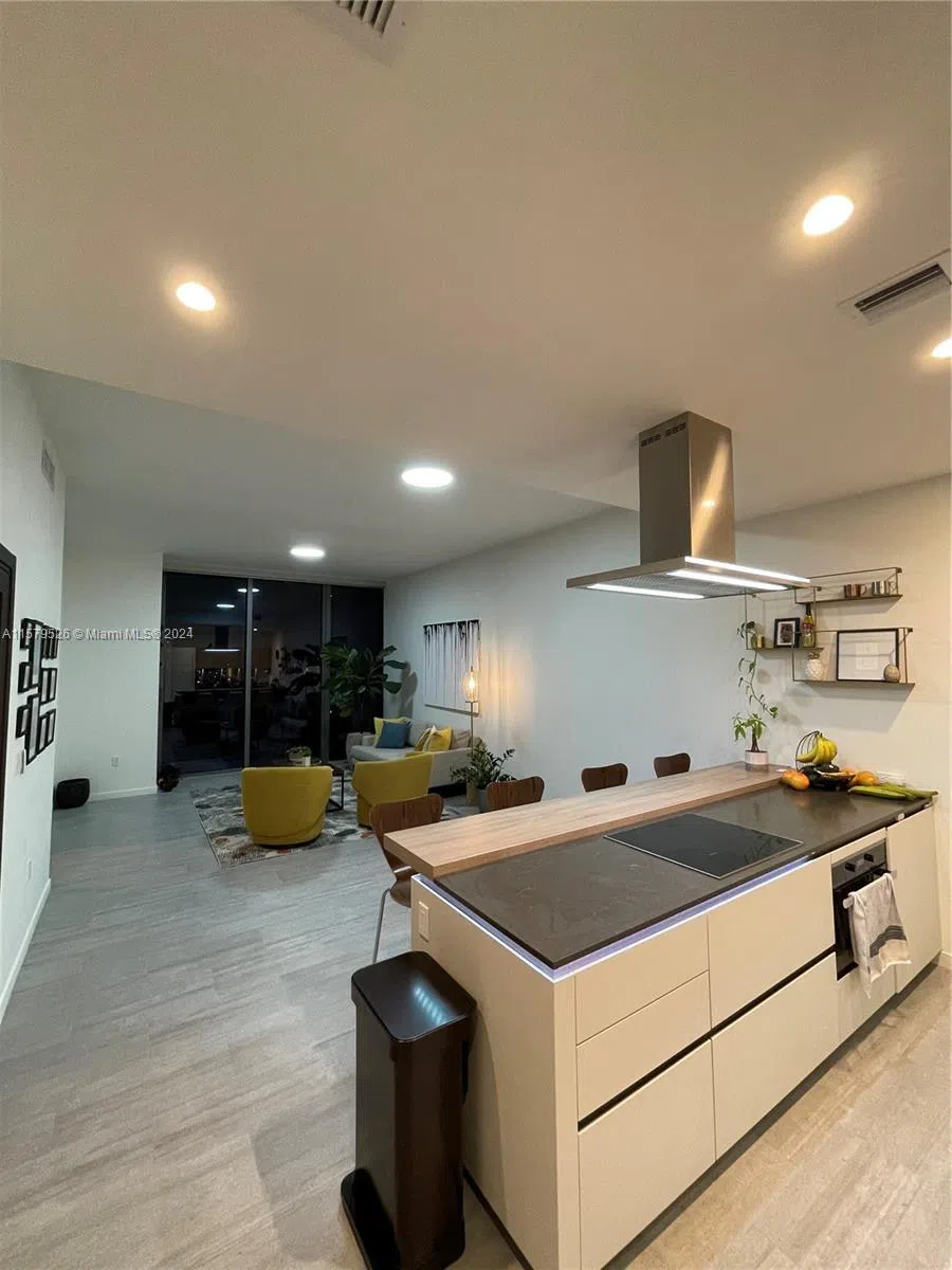 1000 Brickell Plz #1811 Miami, FL 33131