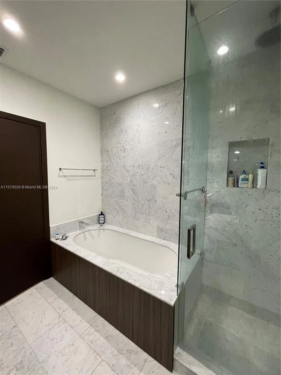 1000 Brickell Plz #1811 Miami, FL 33131