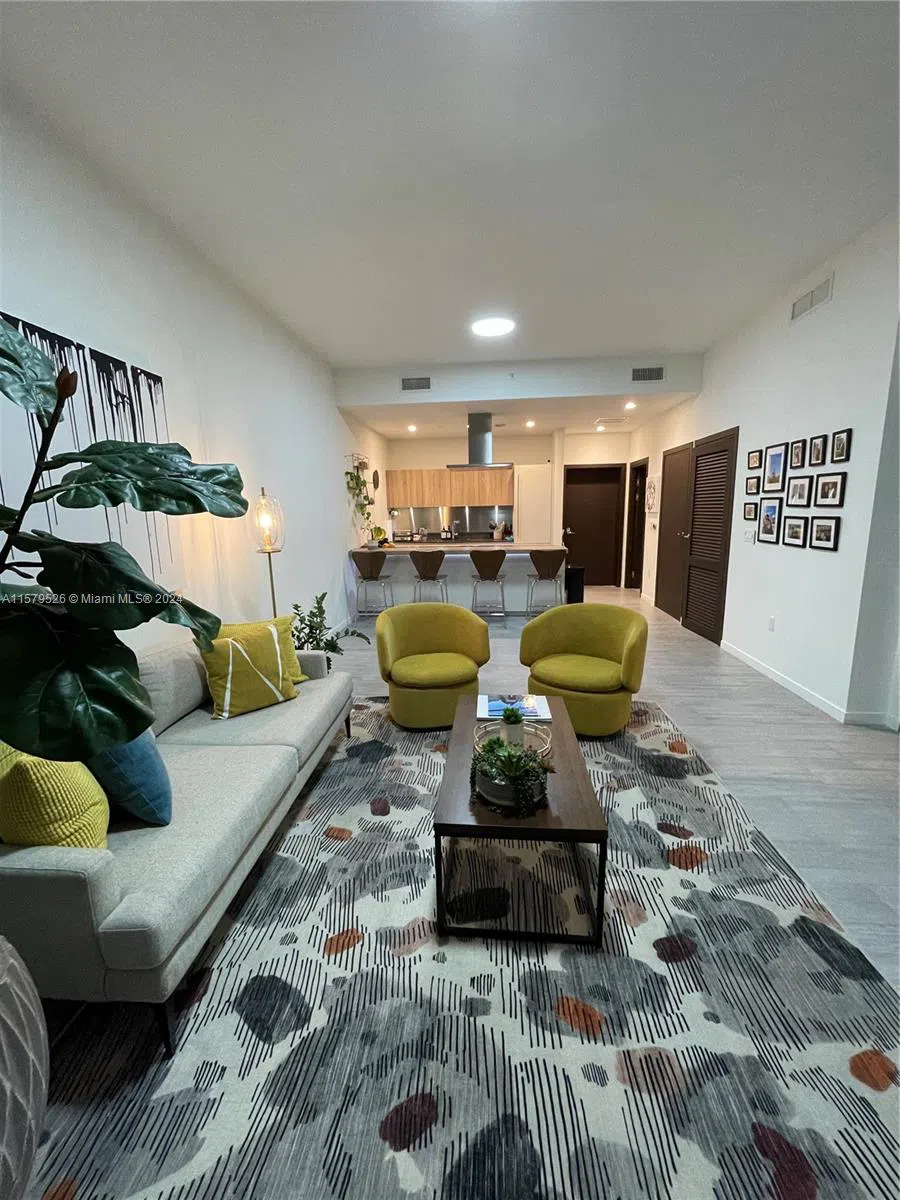 1000 Brickell Plz #1811 Miami, FL 33131