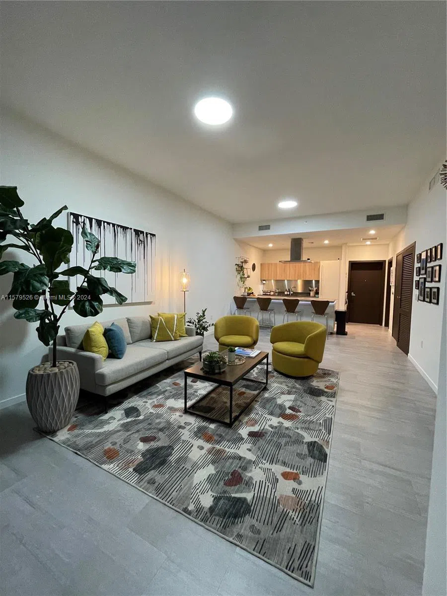 1000 Brickell Plz #1811 Miami, FL 33131
