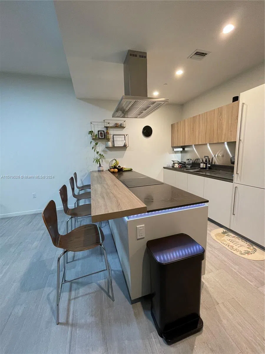 1000 Brickell Plz #1811 Miami, FL 33131