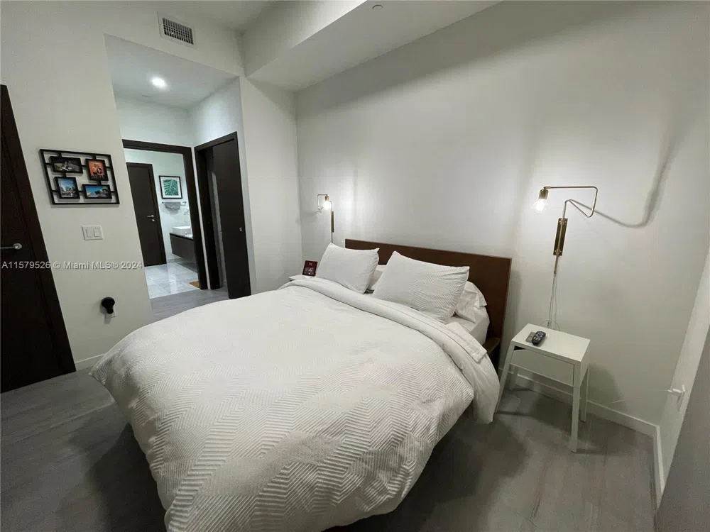 1000 Brickell Plz #1811 Miami, FL 33131