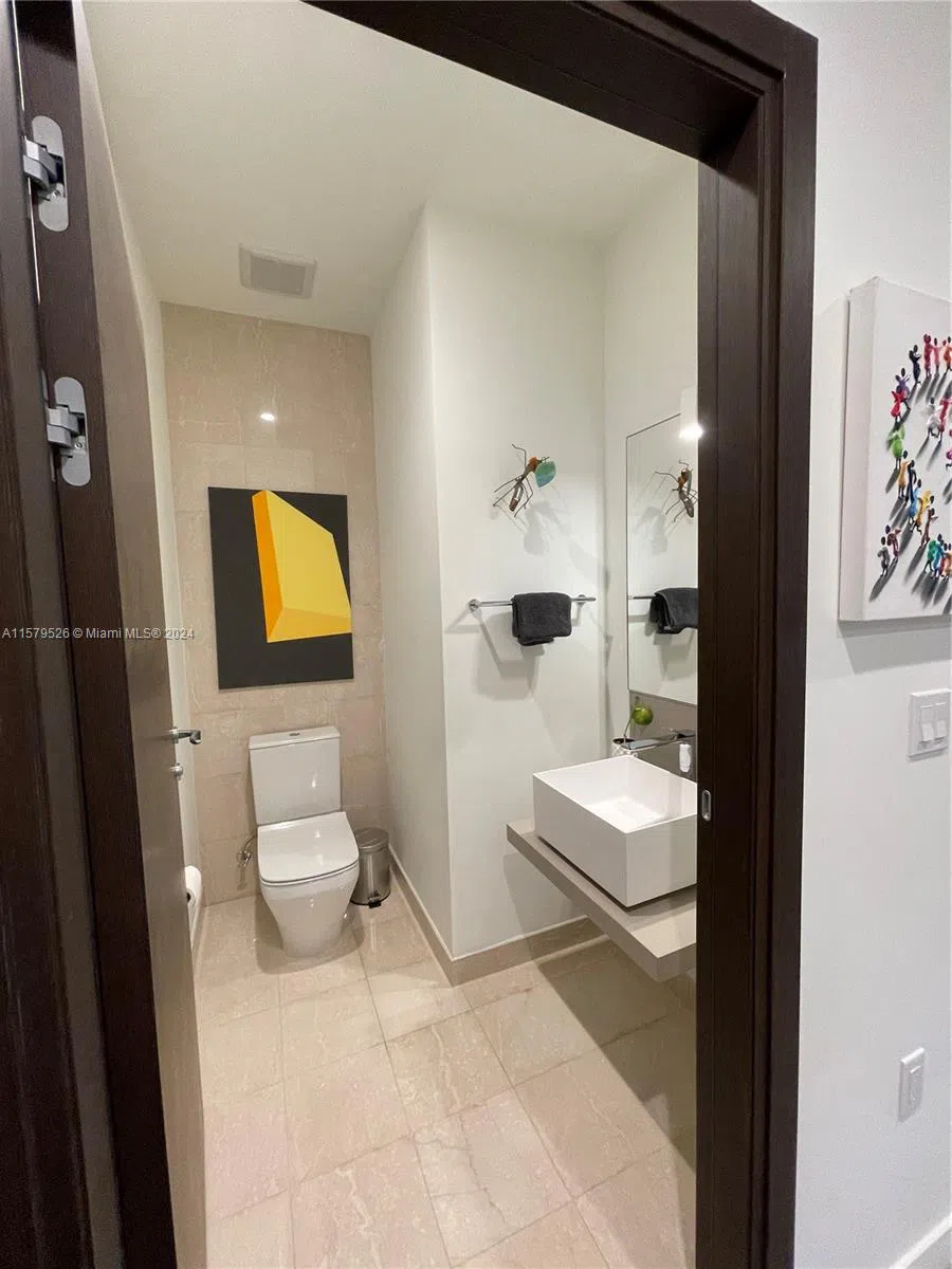 1000 Brickell Plz #1811 Miami, FL 33131