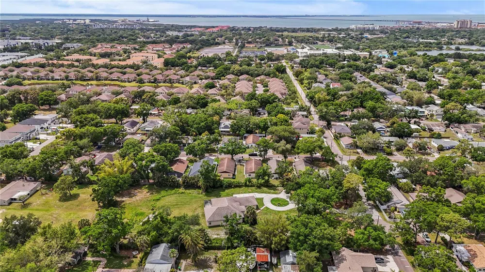 3902 W ELROD AVENUE Tampa, FL 33616