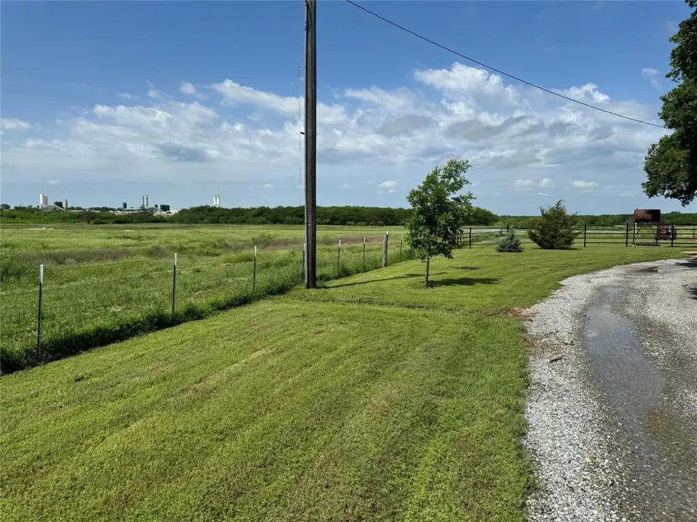 1273 Wall Street Road Gunter, TX 75058
