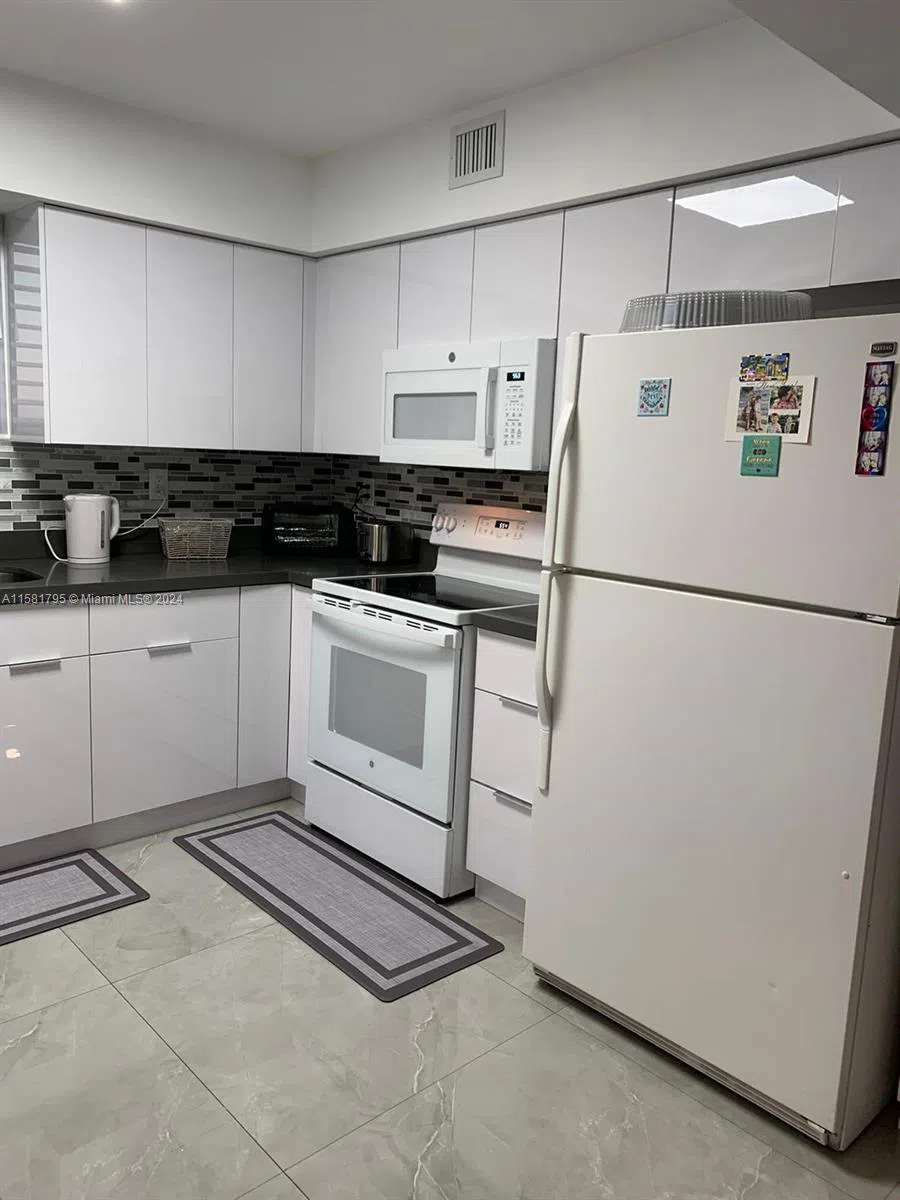 3300 NE 192nd St #1506 Aventura, FL 33180