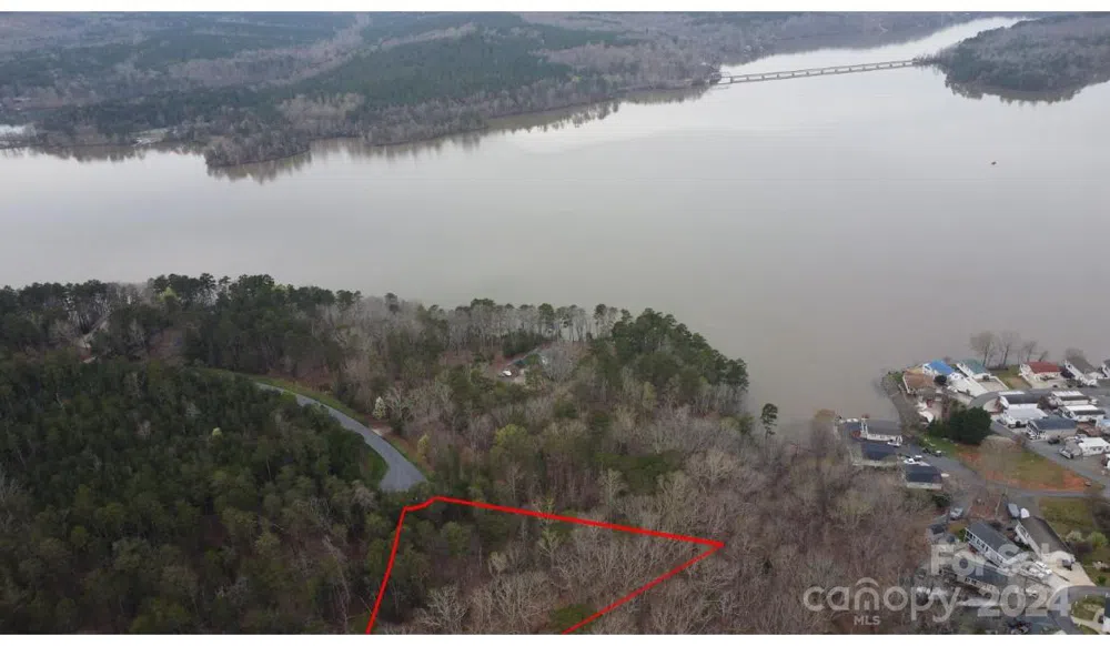 225 Kingfisher Court New London, NC 27371