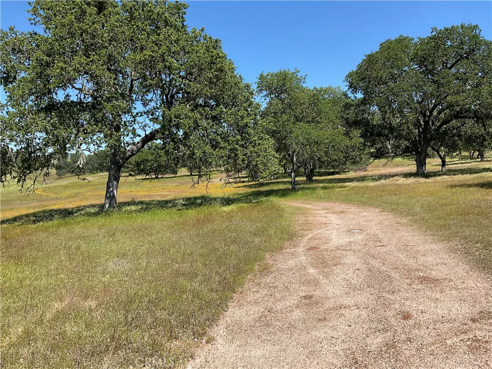 2 Interlake Road Bradley, CA 93426