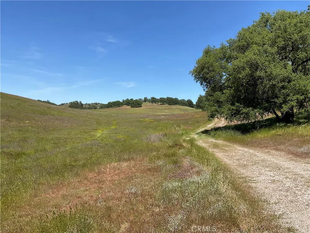 2 Interlake Road Bradley, CA 93426