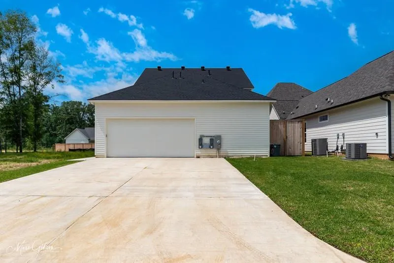 2121 Pecan Square Avenue Shreveport, LA 71106