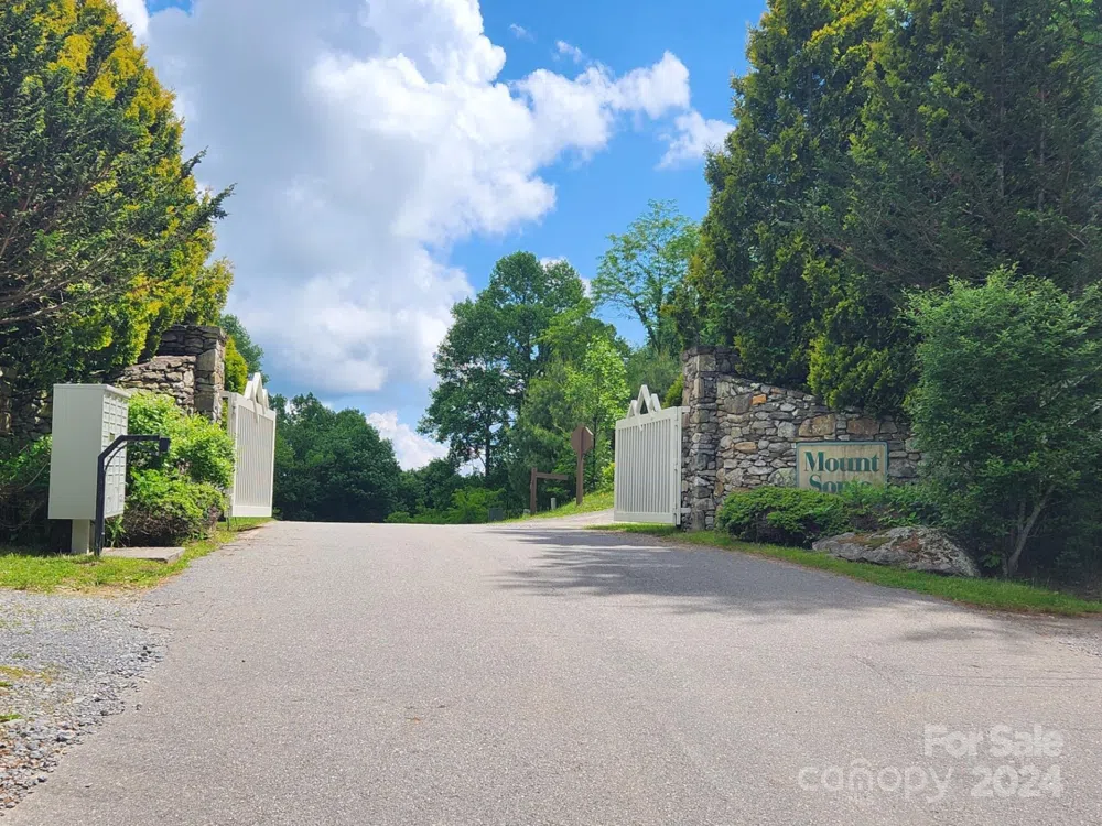 000 Chandra Lane #402 Leicester, NC 28748