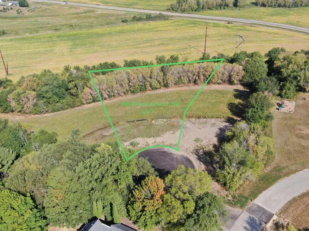 703 Cherrywood Drive SW Pine Island, MN 55963