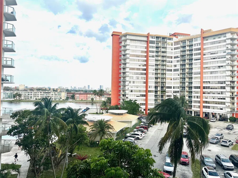 1301 NE Miami Gardens Dr #521 W Miami, FL 33179