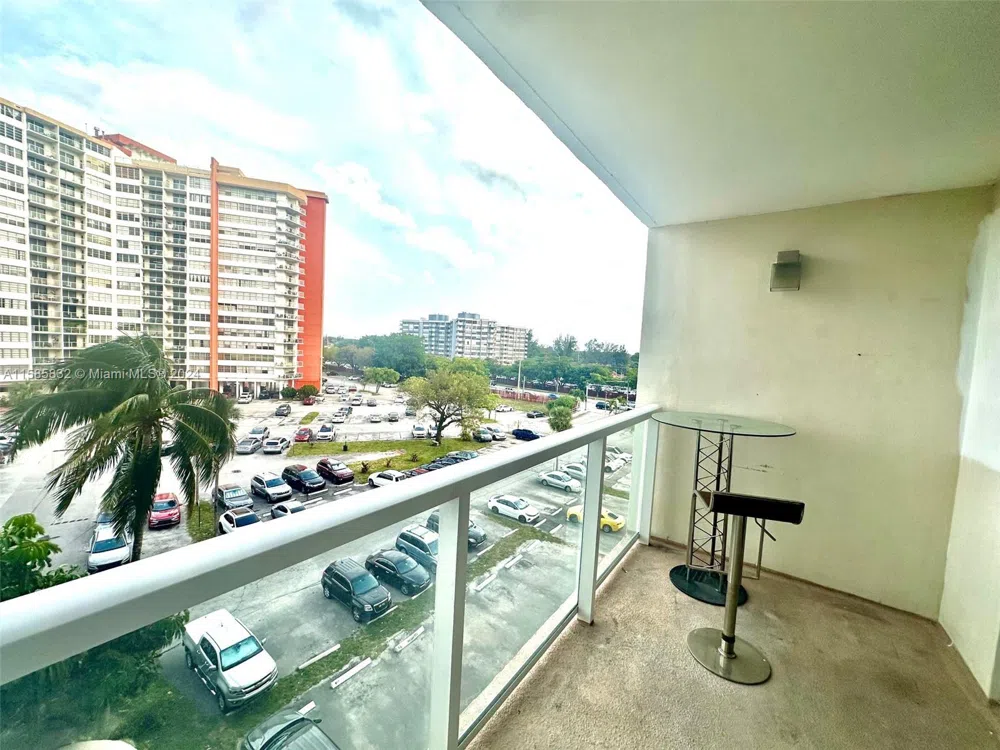 1301 NE Miami Gardens Dr #521 W Miami, FL 33179