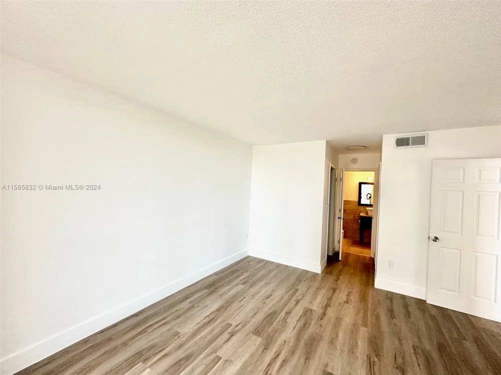 1301 NE Miami Gardens Dr #521 W Miami, FL 33179