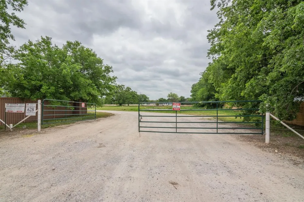 622 Mansfield Road Cleburne, TX 76031
