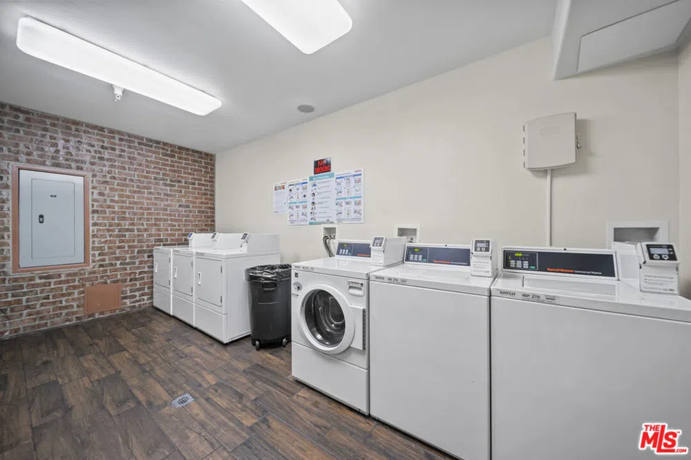 3740 Santa Rosalia Drive #212 Los Angeles, CA 90008