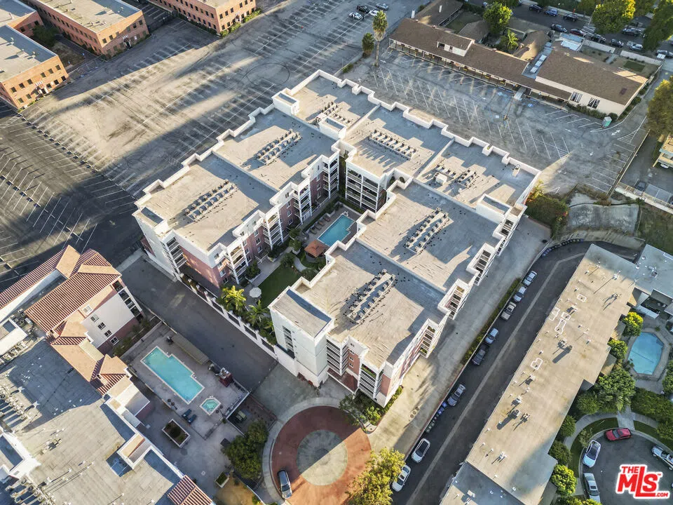 3740 Santa Rosalia Drive #212 Los Angeles, CA 90008
