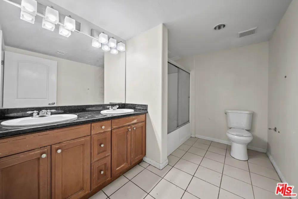 3740 Santa Rosalia Drive #212 Los Angeles, CA 90008