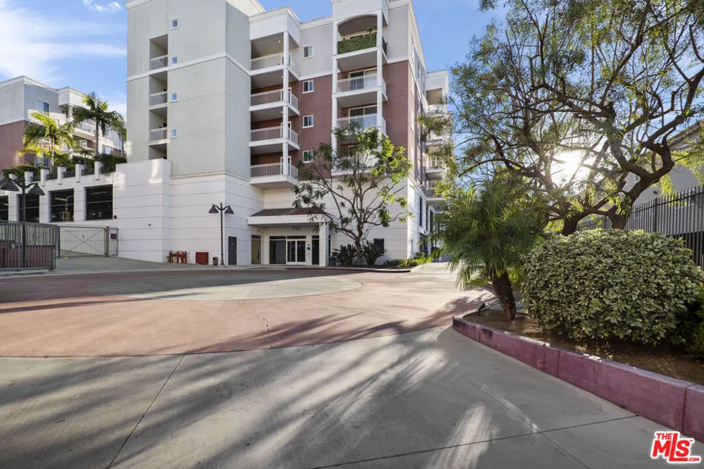3740 Santa Rosalia Drive #212 Los Angeles, CA 90008