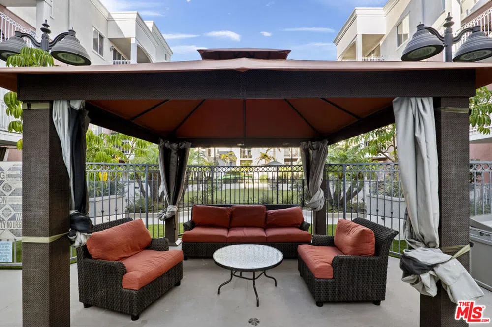 3740 Santa Rosalia Drive #212 Los Angeles, CA 90008