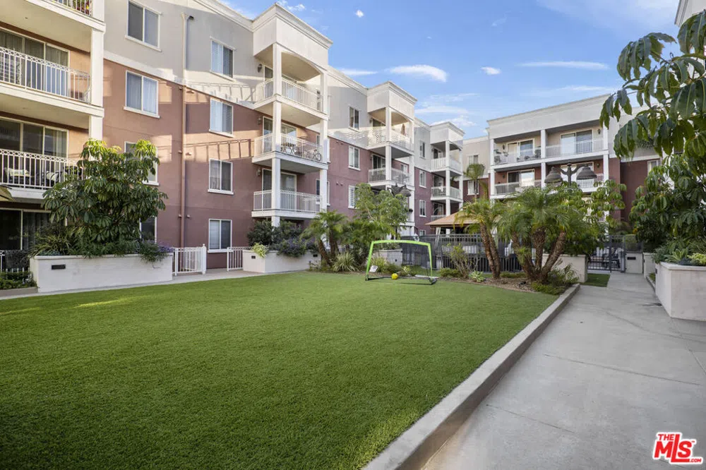 3740 Santa Rosalia Drive #212 Los Angeles, CA 90008