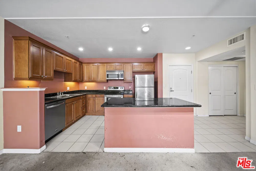 3740 Santa Rosalia Drive #212 Los Angeles, CA 90008