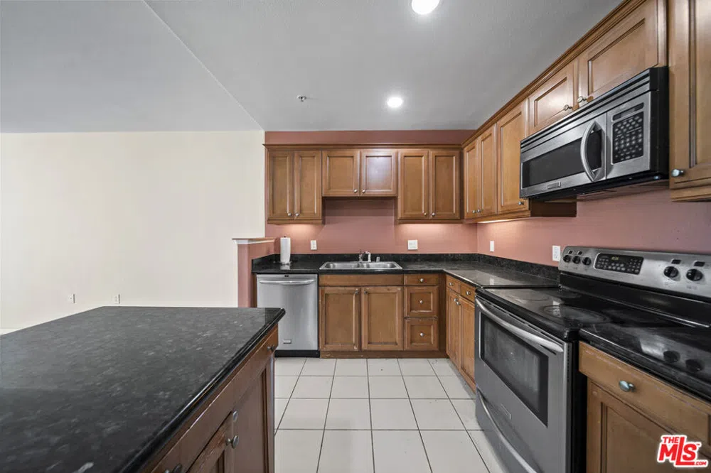 3740 Santa Rosalia Drive #212 Los Angeles, CA 90008