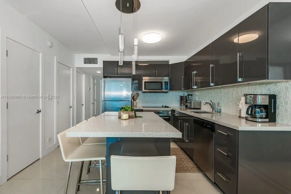 2301 Collins Ave #1111 Miami Beach, FL 33139