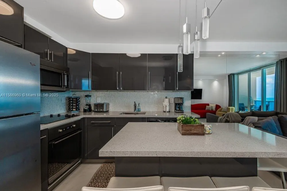 2301 Collins Ave #1111 Miami Beach, FL 33139