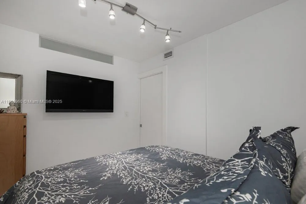 2301 Collins Ave #1111 Miami Beach, FL 33139