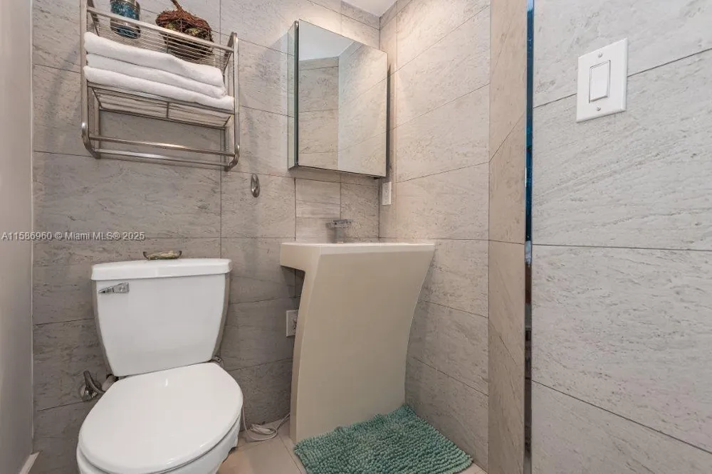 2301 Collins Ave #1111 Miami Beach, FL 33139